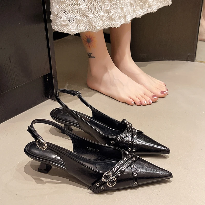 2025 New Women Pointed Toe San - огляд і ціна Women Fashion Trend 2025